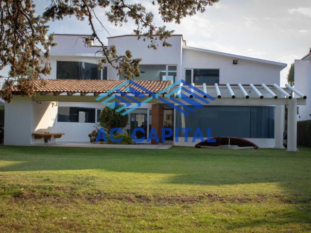 Casa en Venta 559 m? con Rec?mara Principal en Planta Baja y Vista al Golf. San Gil