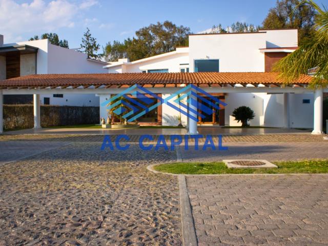 Casa en Venta 559 m? con Rec?mara Principal en Planta Baja y Vista al Golf. San Gil