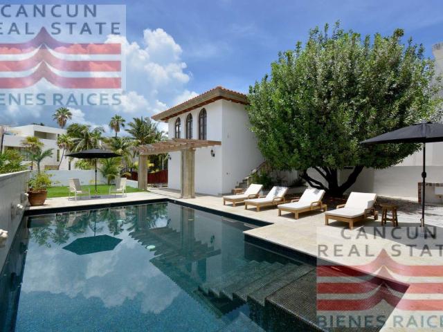 Casa en Venta, 5 habitaciones, con acceso al mar