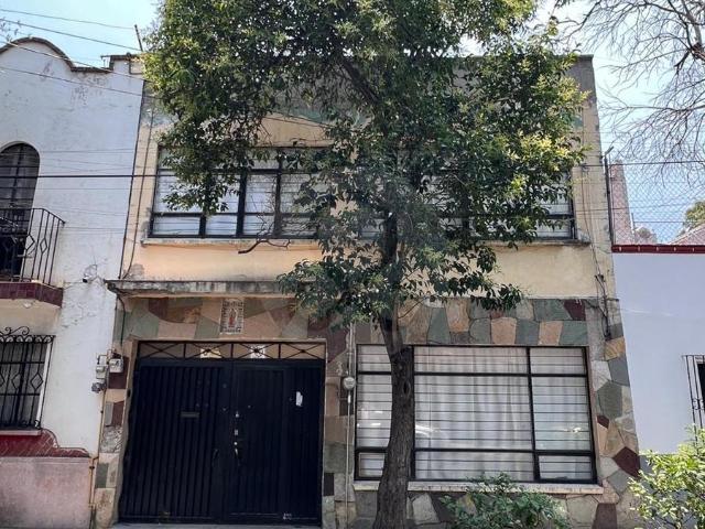 CASA EN VENTA,5 RECAMARAS, CHABACANO, EXCELENTE UBICACION