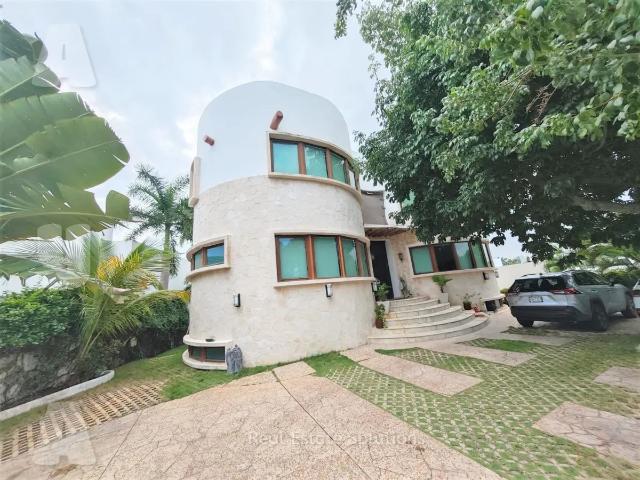 Casa en Venta, 5 Recámaras, 23 Paneles Solares, Canales de Puerto Cancún