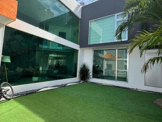 CASA EN VENTACONSTRUIDA SOBRE DOS TERRENOS EN REAL DEL VALLE