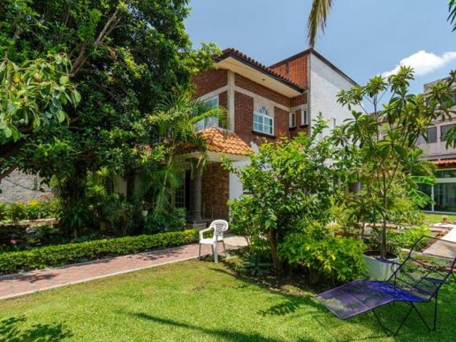 Casa en Ventade 8807 m² con 5 recámaras en Otilio Montaño