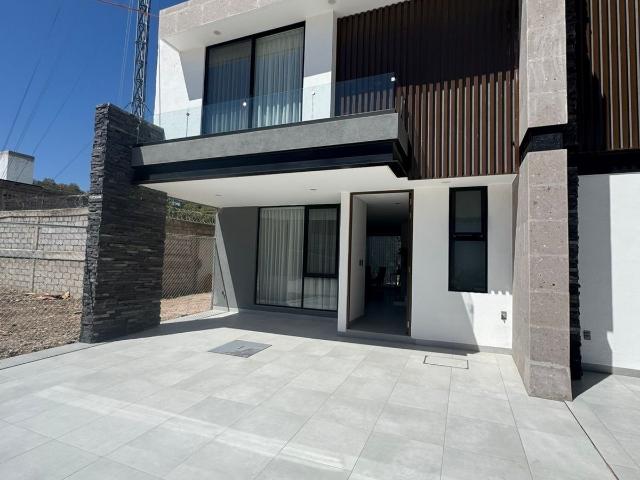 CASA EN VENTA/RENTA