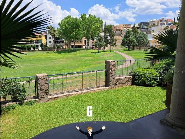 CASA EN VENTA/RENTA CON VISTA A CAMPO DE GOLF