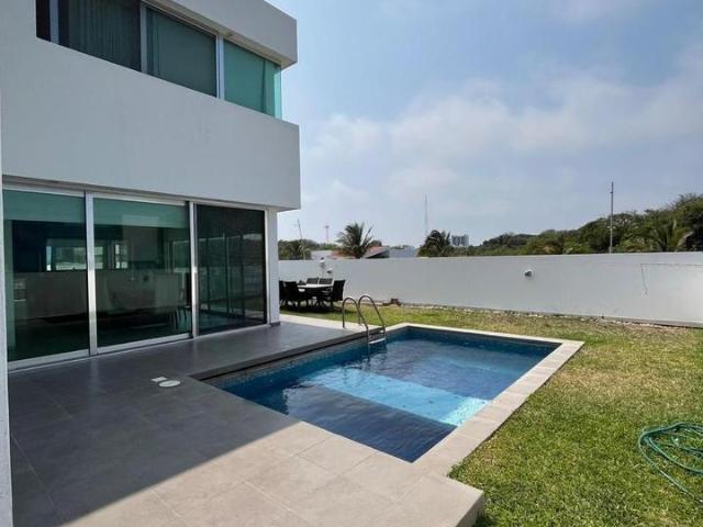 Casa Venta, 3 recamaras, sala tv, acceso al MAR. Residencial Las Olas. Rivieras Veracruz