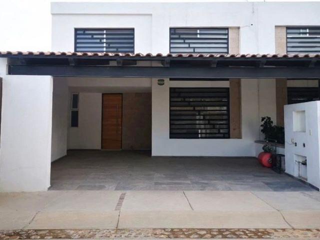 CASA EN VILLA NATY