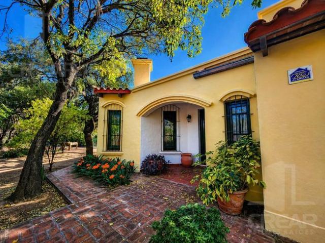 Casa en Villa Allende 3 dor, parque y pileta