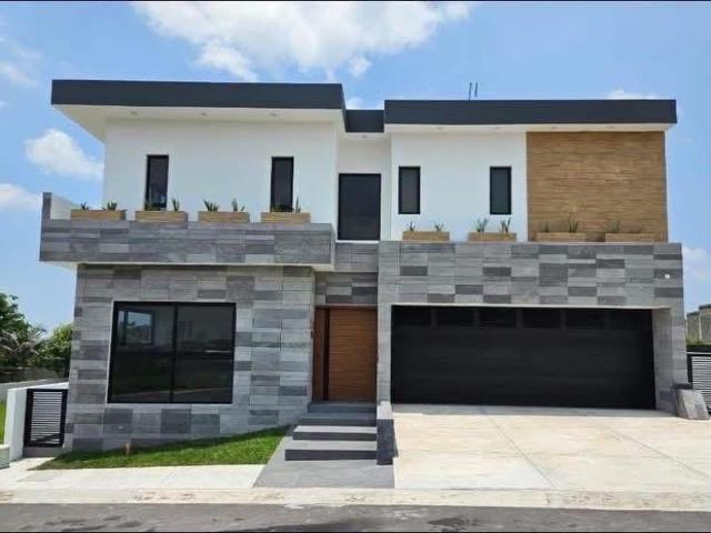 Casa en Villa Coral