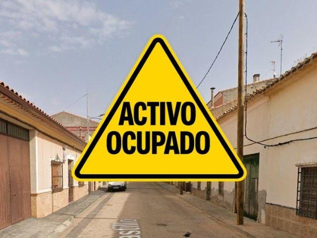 CASA EN VILLARROBLEDO