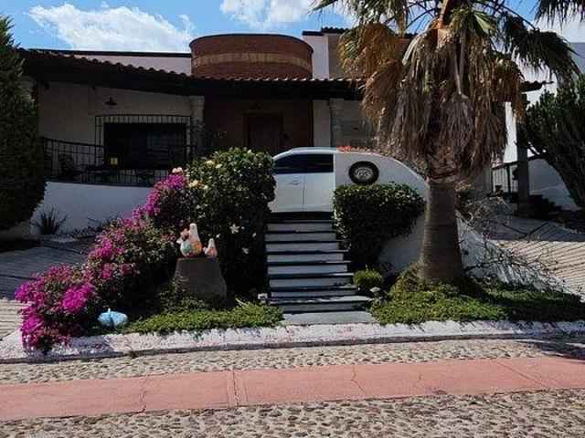 CASA EN VISTA REAL