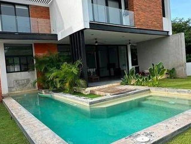 Casa en Yucatán Country Club, Chablekal, Mérida, Yucatán, 97500, México