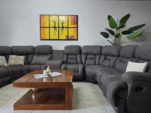 Casa en Zapotlanejo con recamara, baño completo en p.b. y alberca