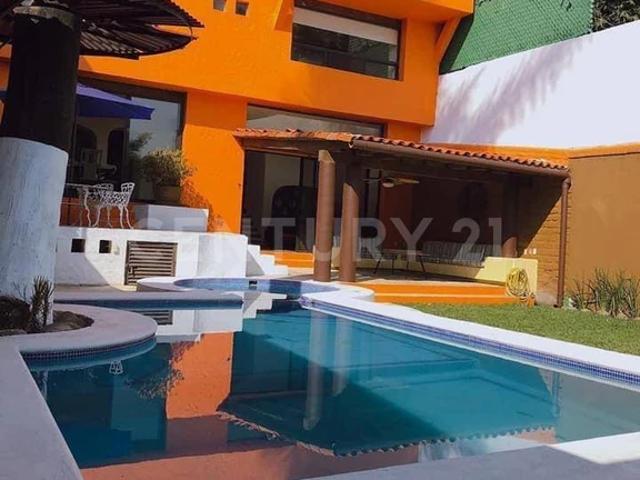 Casa en zona dorada amueblada DV C1442