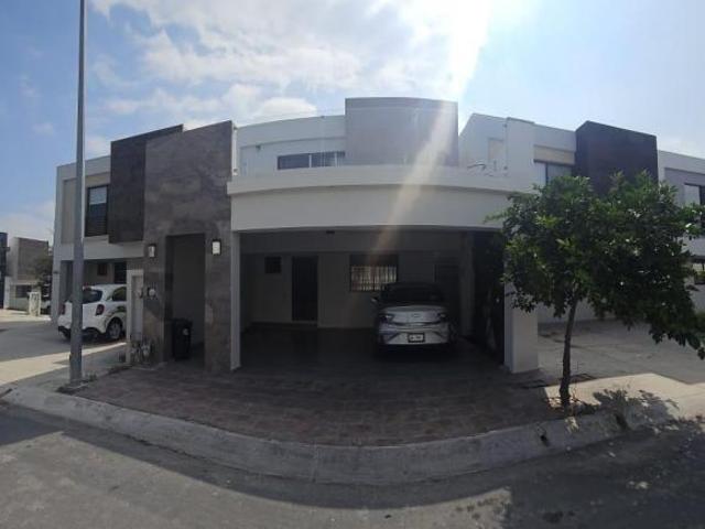 CASA EN ZONA PONIENTE DOMINIO CUMBRES FRACC TOSACNA
