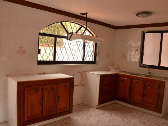 CASA EN ZONA RESIDENCIAL EN RENTA