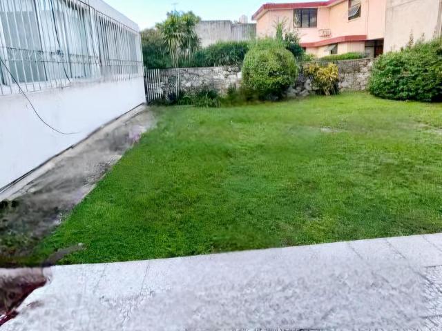 Casa en zona residencial y comercial