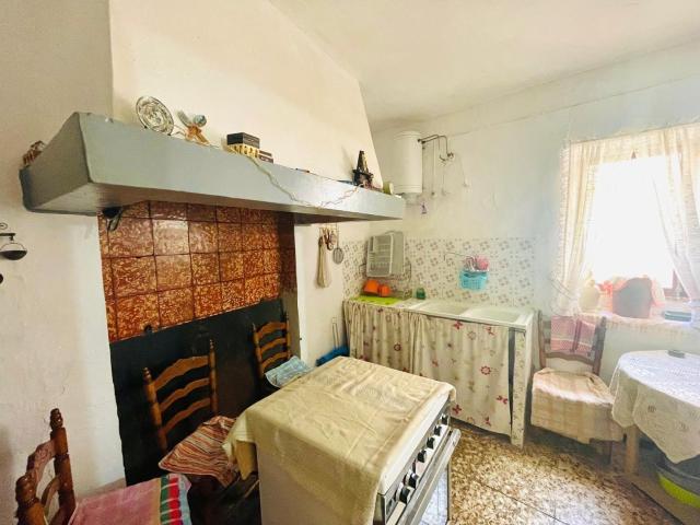 CASA EN ZONA RUSTICA CON PATIO PARA REFORMAR
