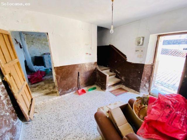 CASA EN ZONA TRANQUILA CON TERRAZA Y GARAJE