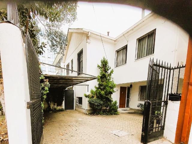 Casa en 8 norte, 333 m2, 2 estacionamientos