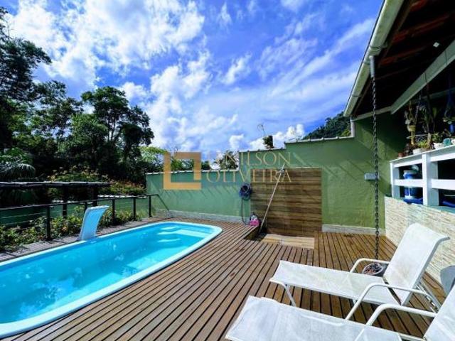CASA ENCANTADORA A VENDA COM PISCINA COM VISTA PARA O BELISSIMO CORCOVADO EM UBATUBA SP