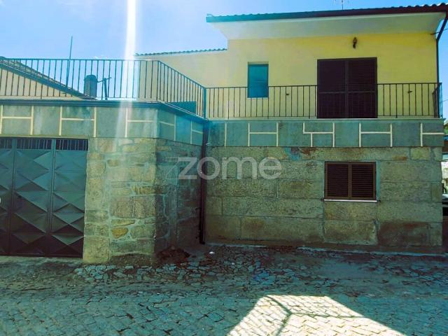 Casa encantadora de 3 quartos com vista para montanhas em Chaves
