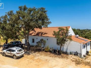 Casa encantadora e edifícios adicionais para concretizar a s. 467m² Odemira santa maria