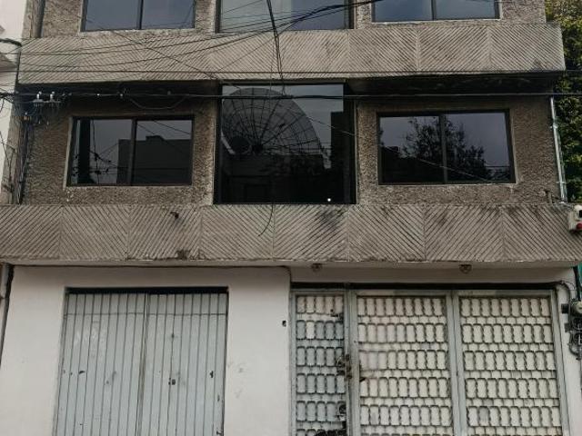 CASA ENFRENTE Y ATRAS DEPARTAMENTO,OFICINA O BODEGA