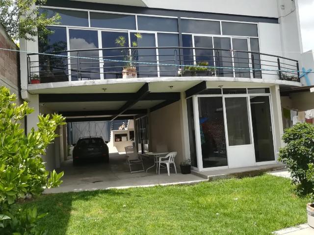 Casa enorme y moderna, ideal para familia grande: amplitud, comodidad y excelente precio