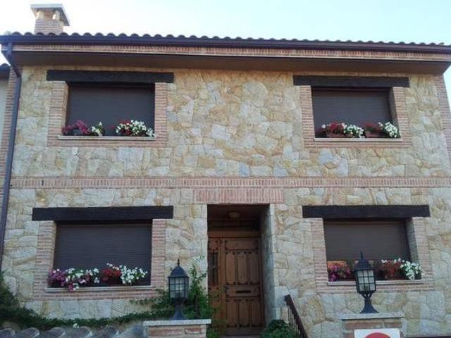 Casa Entre Rosales