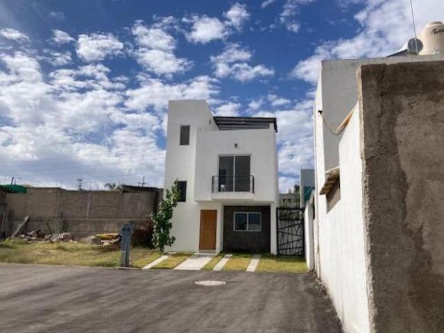Casa entrega inmediata 3 recs con roof garden en coto 8 en prol gob Curiel Tlaq. con bono descuento