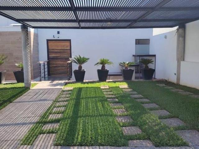 Casa equipada con energía solar / Tequesquitengo