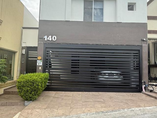 Casa Equipada en Venta en Cerradas de Cumbres I 3 Recamaras Oficina
