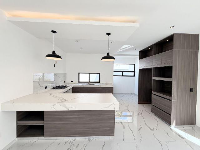 CASA EQUIPADA EN VENTA EN PRIVADA CHOLUL