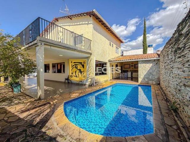 CASA ESCRITURADA VICENTE PIRES TAGUAPARK 3 QUARTOS SUÍTE PISCINA AQUECIDA SAUNA CONDOMÍNIO 400M²