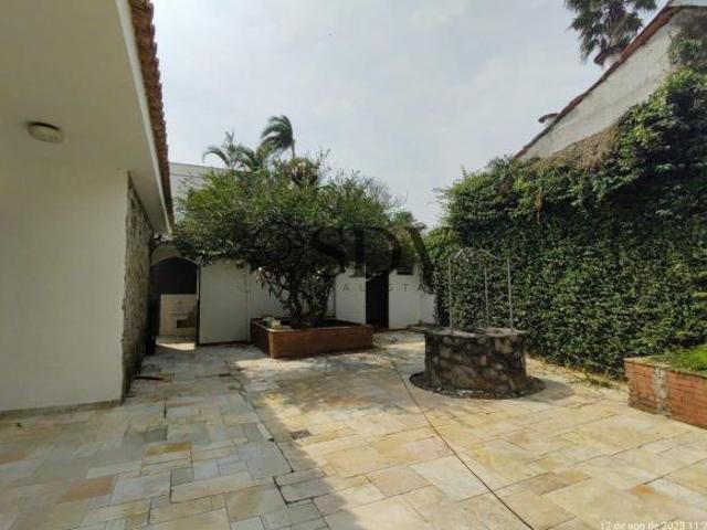 Casa espaçosa na região de Interlagos 450m² área construída 750m² de terreno