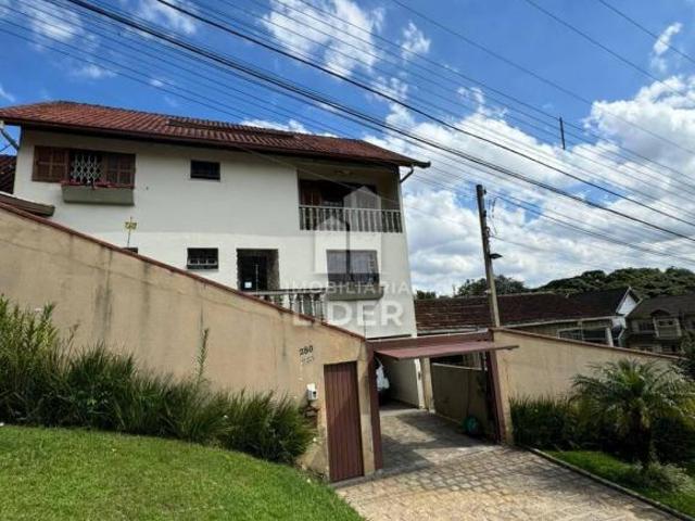 Casa Espaçosa no Pilarzinho Oportunidade Única!