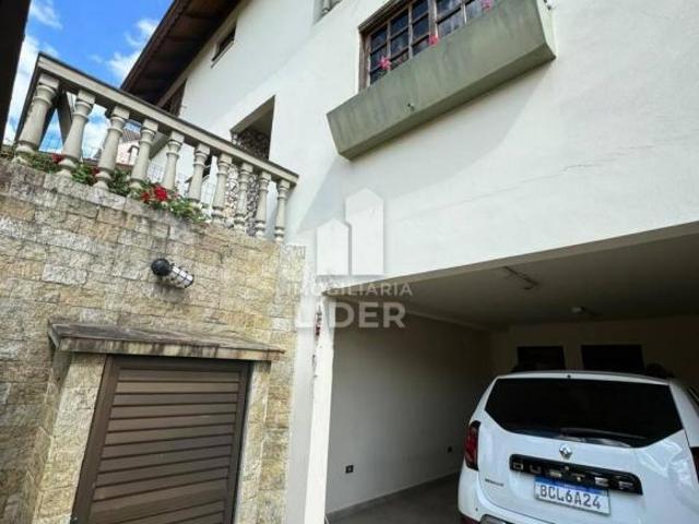 Casa Espaçosa no Pilarzinho Oportunidade Única!