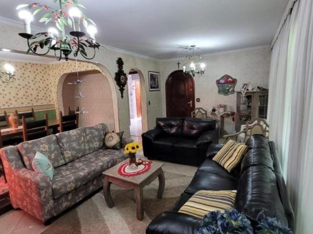CASA ESPAÇOSA A VENDA PARQUE CONTINENTAL