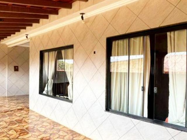 Casa espaçosa com 4 quartos, suíte, 168 m² e 2 vagas cobertas à venda em Brazlândia