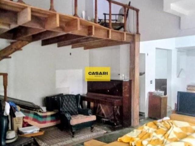 Casa Espaçosa com 5 Suítes em Terreno de 1.200m² e Natureza Privativa no Riacho