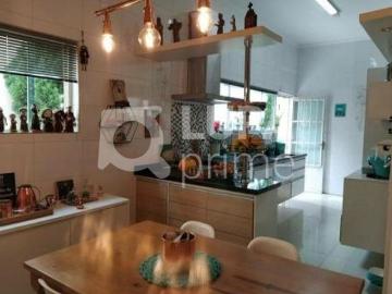 Casa espaçosa com 3 dormitórios e 6 banheiros à venda no Jardim São Paulo