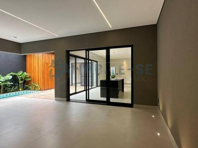 Casa Espaçosa com 3 Quartos, Suite e 4 Vagas de Garagem no Residencial Ana Helena, Franca SP!