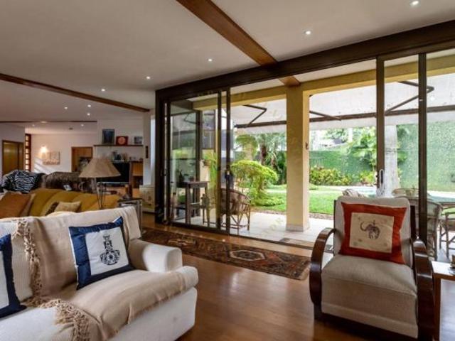 Casa espaçosa com piscina e jardim á venda na Cidade Jardim, 774m², 3 suítes e 5 vagas