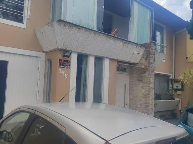 Casa espaçosa com Piscina em Bairro Nobre