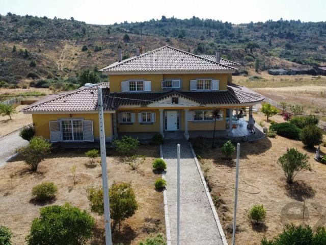 Casa Espaçosa em Valtorno: 6 Quartos para a Sua Família!