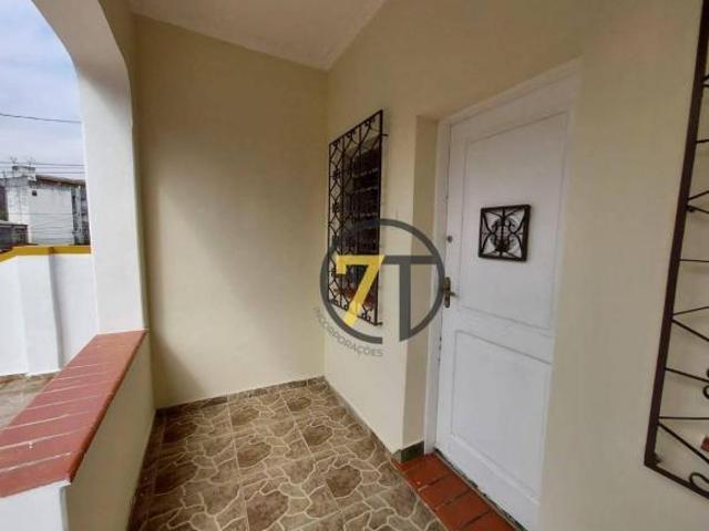 Casa espaçosa e funcional no Grajaú, 5 quartos com vaga de garagem. Próxima a Tudo que Você Precisa