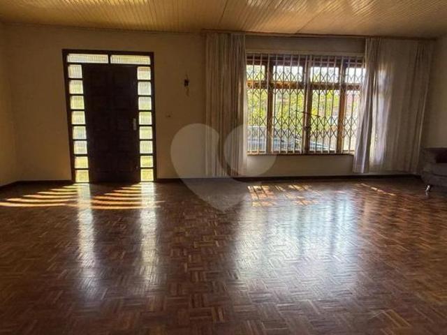 Casa Espaçosa em Bairro Nobre de Curitiba