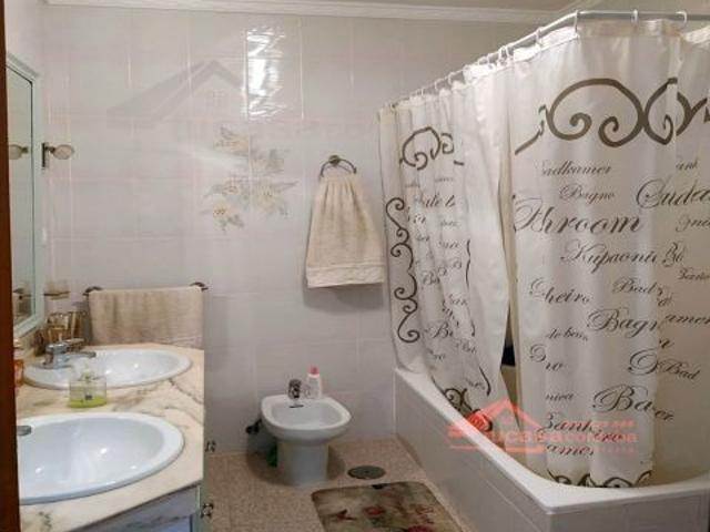 Casa Espaciosa y Acogedora en Almodóvar: ¡Su Nuevo Hogar lo Espera!