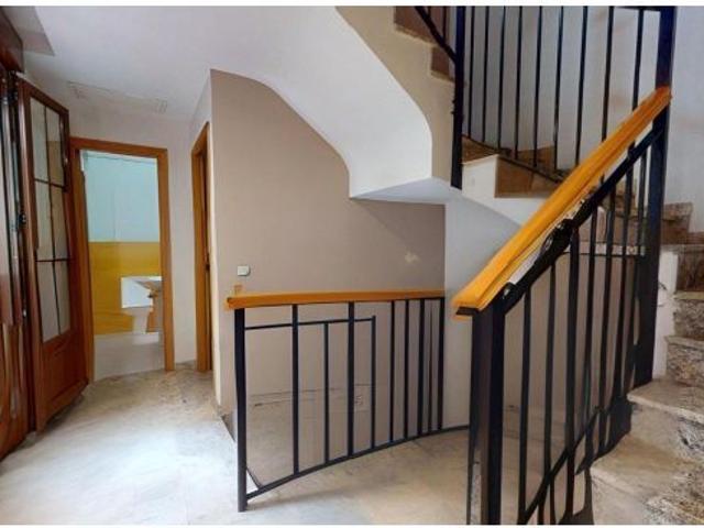 ¡ CASA ESPACIOSA CON SÓTANO, PATIO Y TERRAZA EN VILLAFRANCA !
